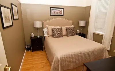 Photo 2 - Lori Lanes 'romeo Cottage' ~ 2 Bedroom ~ Downtown