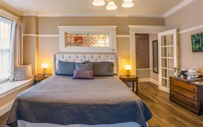 Photo 3 - Redtail Suites ~ Entire Home ~ Sleeps 12 ~ Tesla Station