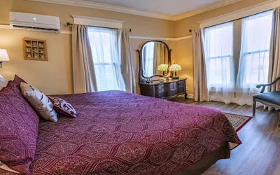 Photo 5 - Redtail Suites ~ Entire Home ~ Sleeps 12 ~ Tesla Station
