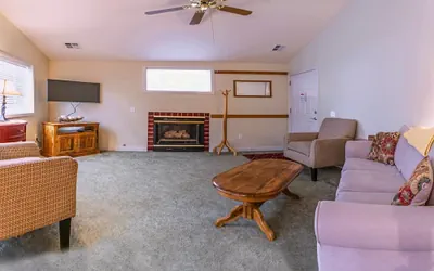 Photo 4 - Oak Hideaway Cottage- 1.5 Blocks to OSF