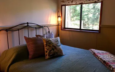 Photo 2 - Mountain Pine Cabin - Sleeps 6 - Pet Friendly