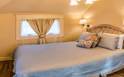 Photo 4 - Redtail Suites~'red' Mccall Suite~tesla Station