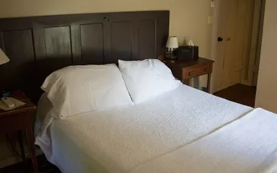 Photo 2 - French Camp Bed and Breakfast