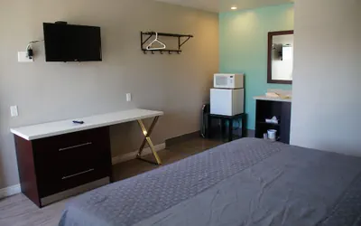 Photo 4 - Beach Inn Motel