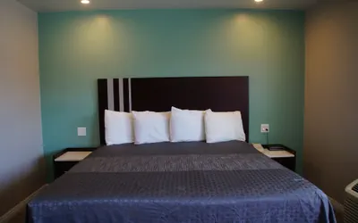 Photo 2 - Beach Inn Motel