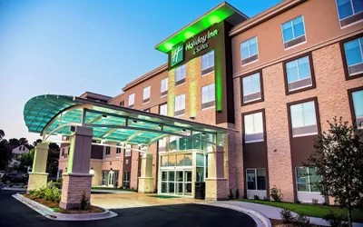 Photo 2 - Holiday Inn & Suites Savannah Airport - Pooler by IHG
