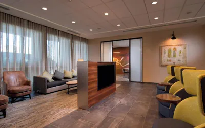 Photo 4 - Courtyard by Marriott Atlanta Alpharetta/Avalon Area