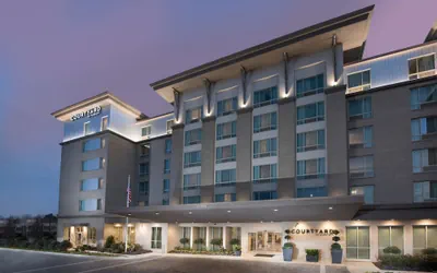 Photo 2 - Courtyard by Marriott Atlanta Alpharetta/Avalon Area