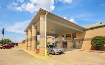 Photo 2 - OYO Hotel Texarkana Trinity AR Hwy I-30