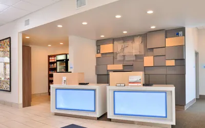 Photo 2 - Holiday Inn Express & Suites Brighton by IHG