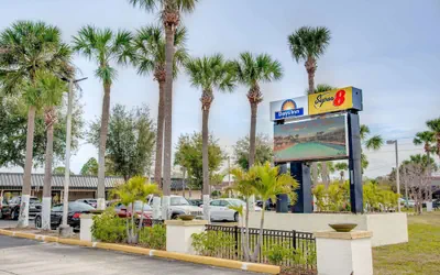 Photo 2 - Super 8 by Wyndham St. Petersburg