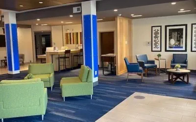 Photo 2 - Holiday Inn Express & Suites Warrensburg North by IHG