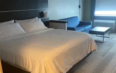 Photo 3 - Holiday Inn Express & Suites Warrensburg North by IHG