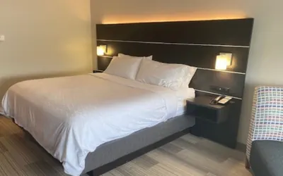 Photo 5 - Holiday Inn Express & Suites Warrensburg North by IHG