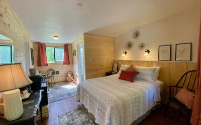 Photo 5 - Emerald Valley Inn