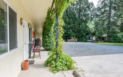 Photo 3 - Emerald Valley Inn