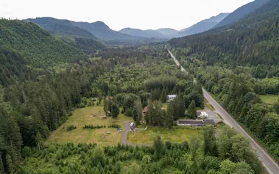 Photo 2 - Emerald Valley Inn