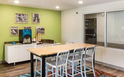 Photo 5 - WoodSpring Suites Lake Jackson