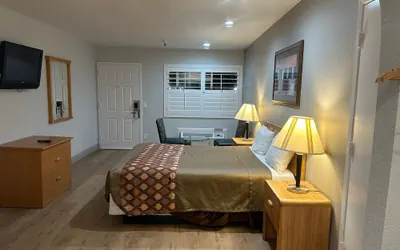 Photo 5 - Morganhill Inn Motel