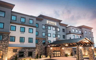Photo 2 - Staybridge Suites Wisconsin Dells - Lake Delton by IHG