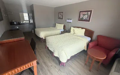Photo 3 - Colonial Inn
