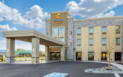 Photo 2 - Comfort Suites Burlington near I-5