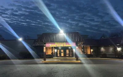 Photo 2 - Apm Inn & Suites