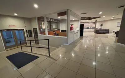 Photo 4 - Apm Inn & Suites