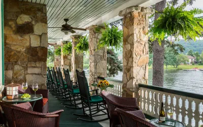 Photo 2 - Lake Pointe Inn