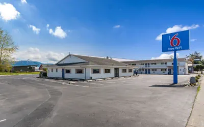 Photo 2 - Motel 6 Burlington, WA