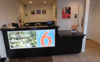 Photo 4 - Motel 6 Burlington, WA