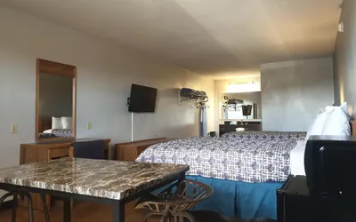 Photo 5 - Riata Inn