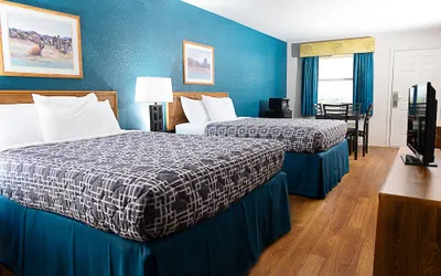 Photo 2 - Riata Inn