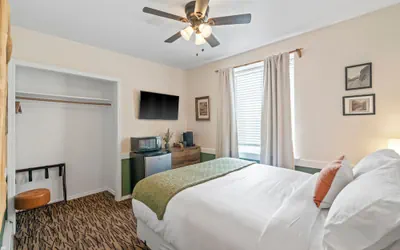 Photo 3 - The Bent Elbow Hotel
