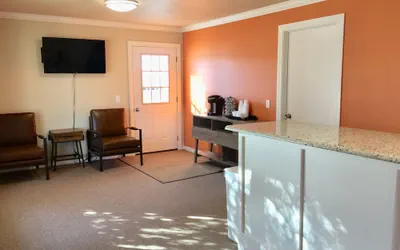 Photo 4 - Downtown Motel