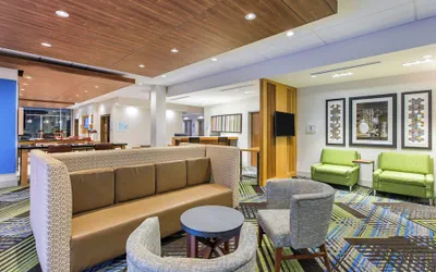 Photo 4 - Holiday Inn Express & Suites La Grange by IHG