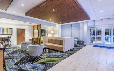 Photo 2 - Holiday Inn Express & Suites La Grange by IHG