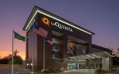Photo 2 - La Quinta Inn & Suites by Wyndham Houston East at Sheldon Rd