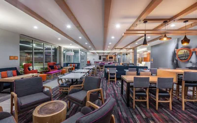 Photo 4 - La Quinta Inn & Suites by Wyndham Houston East at Sheldon Rd