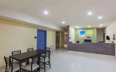 Photo 4 - Days Inn by Wyndham Baton Rouge Airport