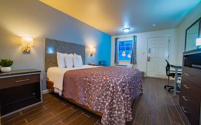 Photo 4 - Turlock Inn