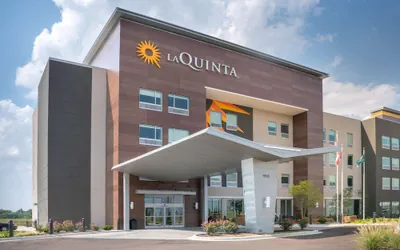 Photo 2 - La Quinta Inn & Suites by Wyndham West Memphis
