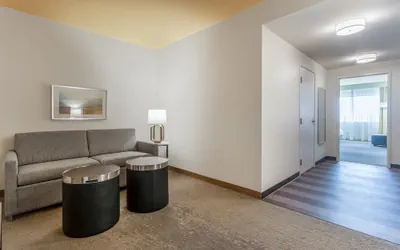 Photo 3 - Holiday Inn & Suites Cedar Falls - Waterloo Event Ctr by IHG