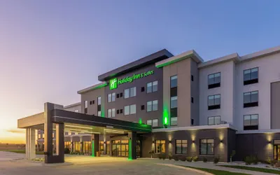 Photo 2 - Holiday Inn & Suites Cedar Falls - Waterloo Event Ctr by IHG