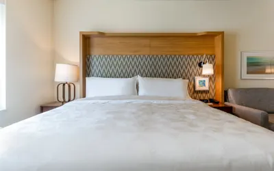 Photo 4 - Holiday Inn & Suites Cedar Falls - Waterloo Event Ctr by IHG