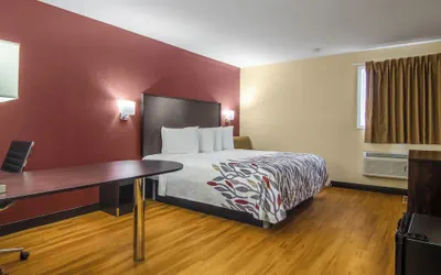Photo 2 - Red Roof Inn Perrysburg