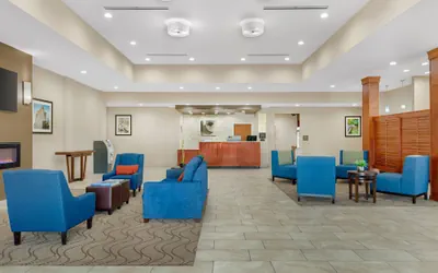 Photo 4 - Comfort Suites Greensboro - High Point
