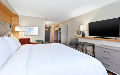 Photo 4 - Holiday Inn & Suites Toledo Southwest - Perrysburg by IHG