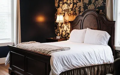 Photo 2 - Grand Lux Inn