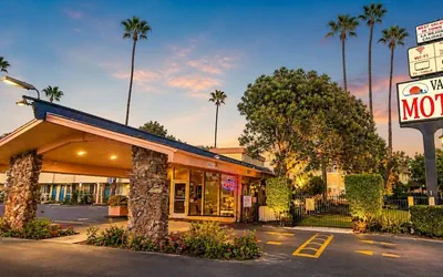 Photo 2 - Valli Hi Motel